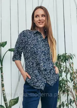 Женская блузка Марфа Marca Moderna с рукавами три четверти темно-синяя в цветочный принт